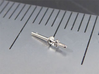 微小精密加工事例 ｜ 0.46軸での両鍔、十字ツブシの同時加工製品